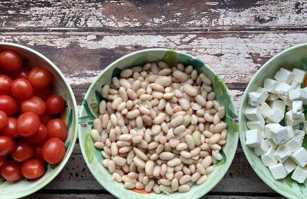 Los tres únicos ingredientes para las alubias salteadas.