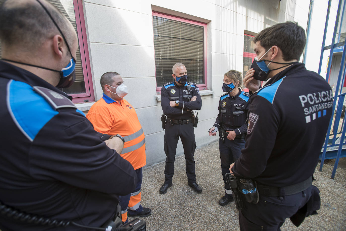 Los policías de Santander han recibido ya la primera dosis de la vacuna de AstraZeneca.