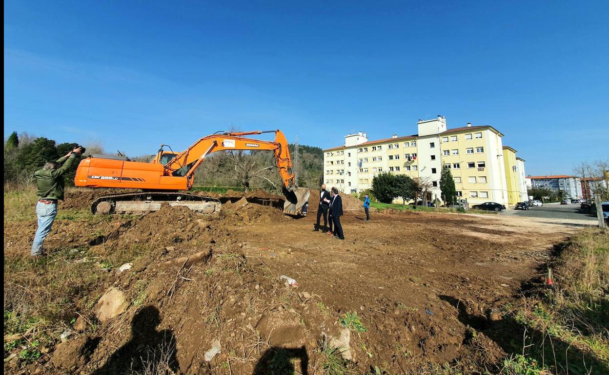 Comienzan las obras del aparcamiento del Barrio Covadonga en Torrelavega