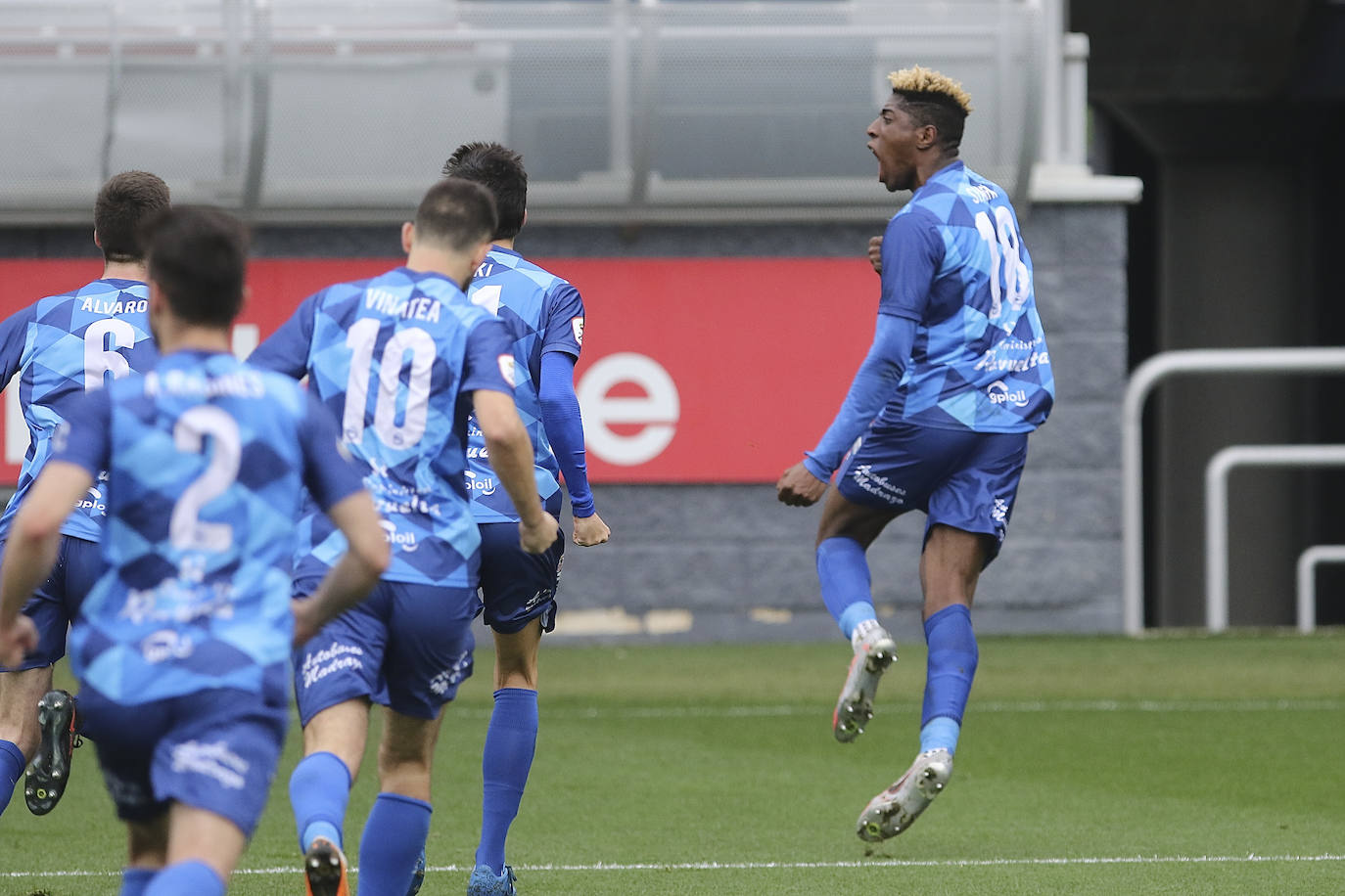 Un dudoso penalti cerca del descanso y un nuevo gol al comienzo de la segunda mitad decantaron el partido en contra del equipo pejino