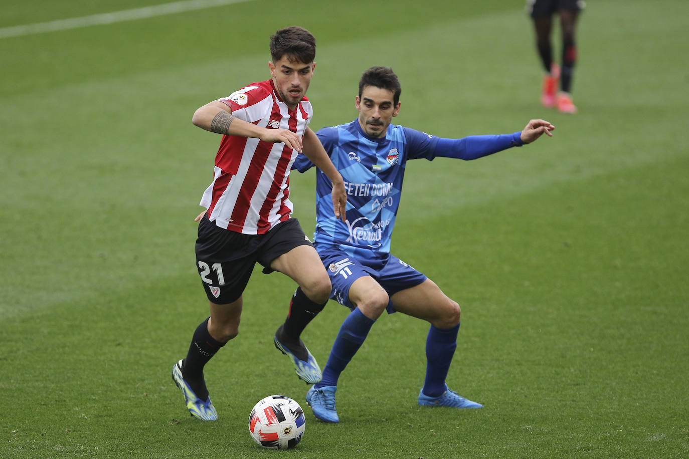 Un dudoso penalti cerca del descanso y un nuevo gol al comienzo de la segunda mitad decantaron el partido en contra del equipo pejino