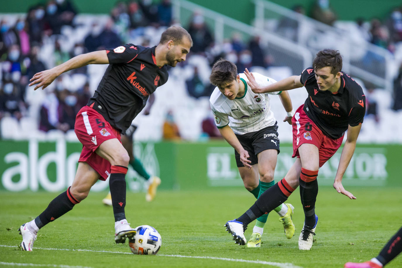 Fotos: Las imágenes del Racing- Real Sociedad B