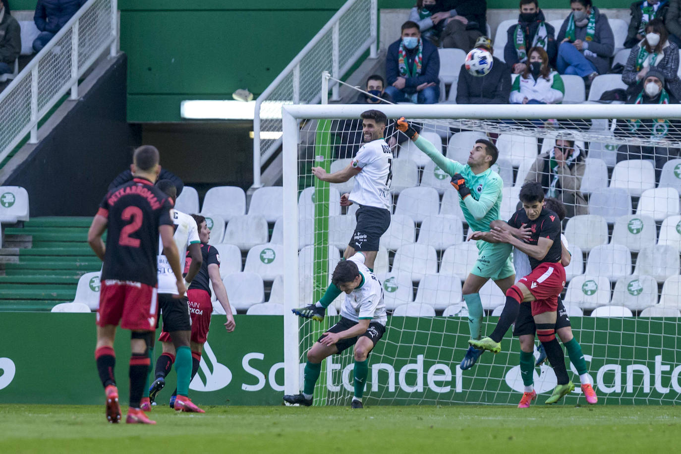 Fotos: Las imágenes del Racing- Real Sociedad B