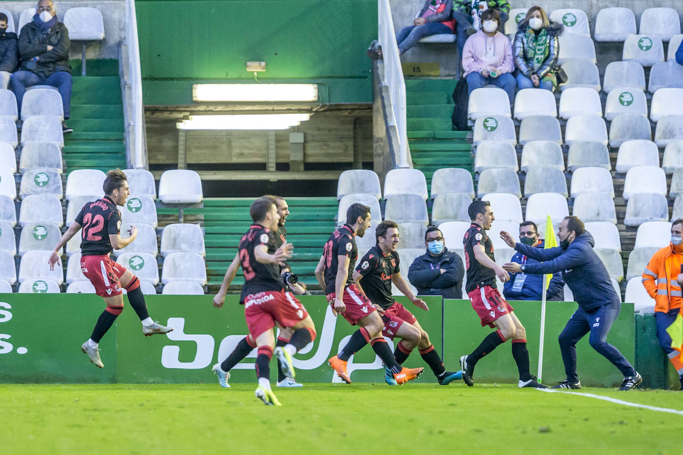 Fotos: Las imágenes del Racing- Real Sociedad B