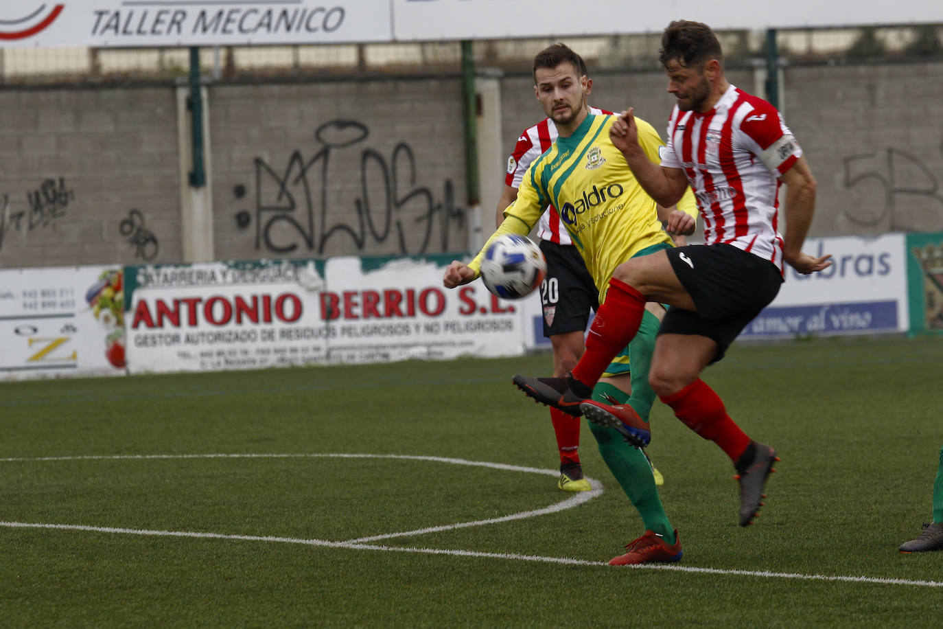 El triunfo taniego ante el Selaya y el empate de sus perseguidores, Escobedo y Gimnástica, asegura su primer puesto cuando acabe la fase