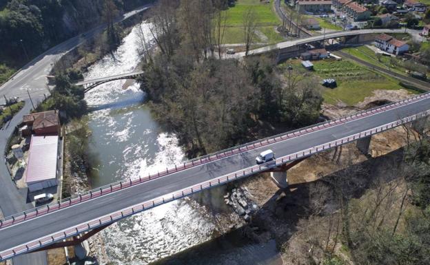 Imagen. En marzo de 2019 y tras cinco años de espera, Reocín y Alfóz de Lloredo estrenan hoy un viaducto esperado durante cinco años que ha costado 3,8 millones de euros. 