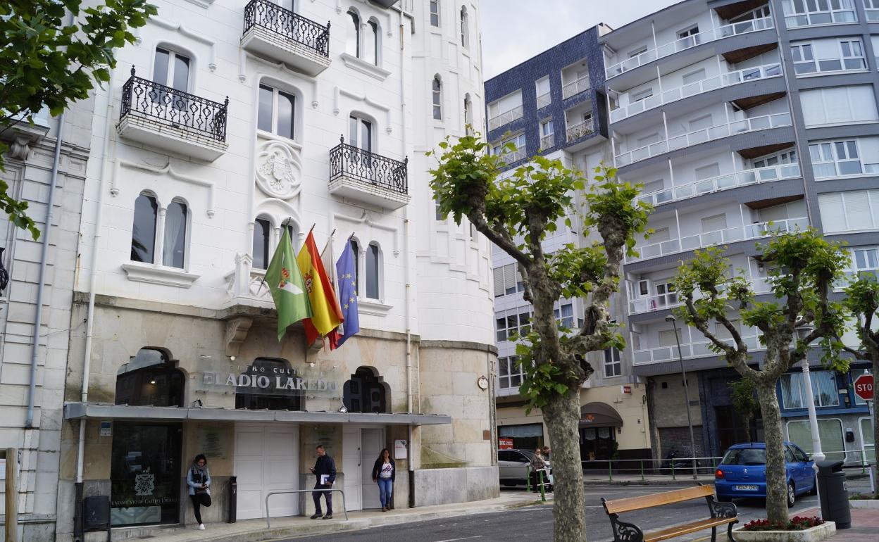 El Centro Cultural Eladio Laredo alberga el Telecentro de Castro.