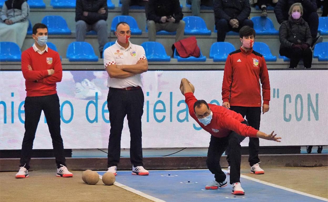 Pedro Gutiérrez al tiro con Pablo Lavín, Lolo Lavid y Mario Pinta a la espera. 