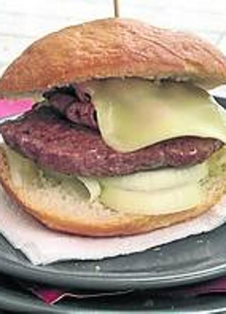 Imagen - Las hamburguesas son todo un referente de este establecimiento.