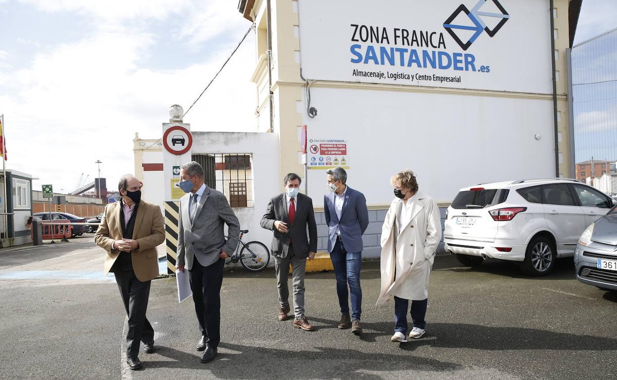 El Gobierno y la Zona Franca colaboran en un proyecto de almacenaje de obras de arte