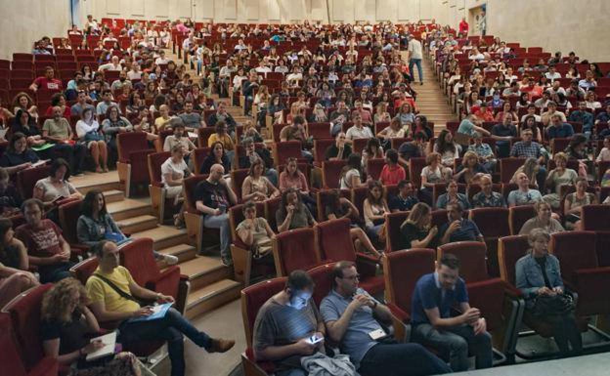 Los opositores de Geografía e Historia de la convocatoria de 2018, durante los actos de presentación de las pruebas, en el Palacio de Festivales