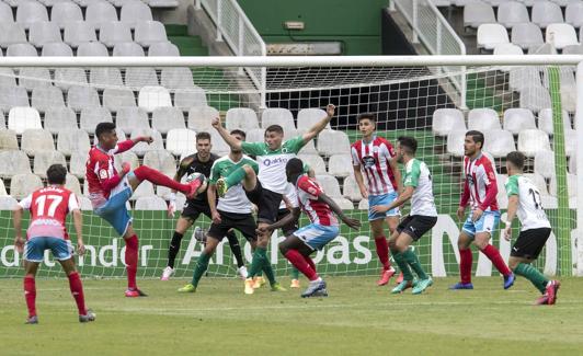 El partido frente al Lugo se disputó el 13 de junio, ya sin público en los Campos de Sport. 