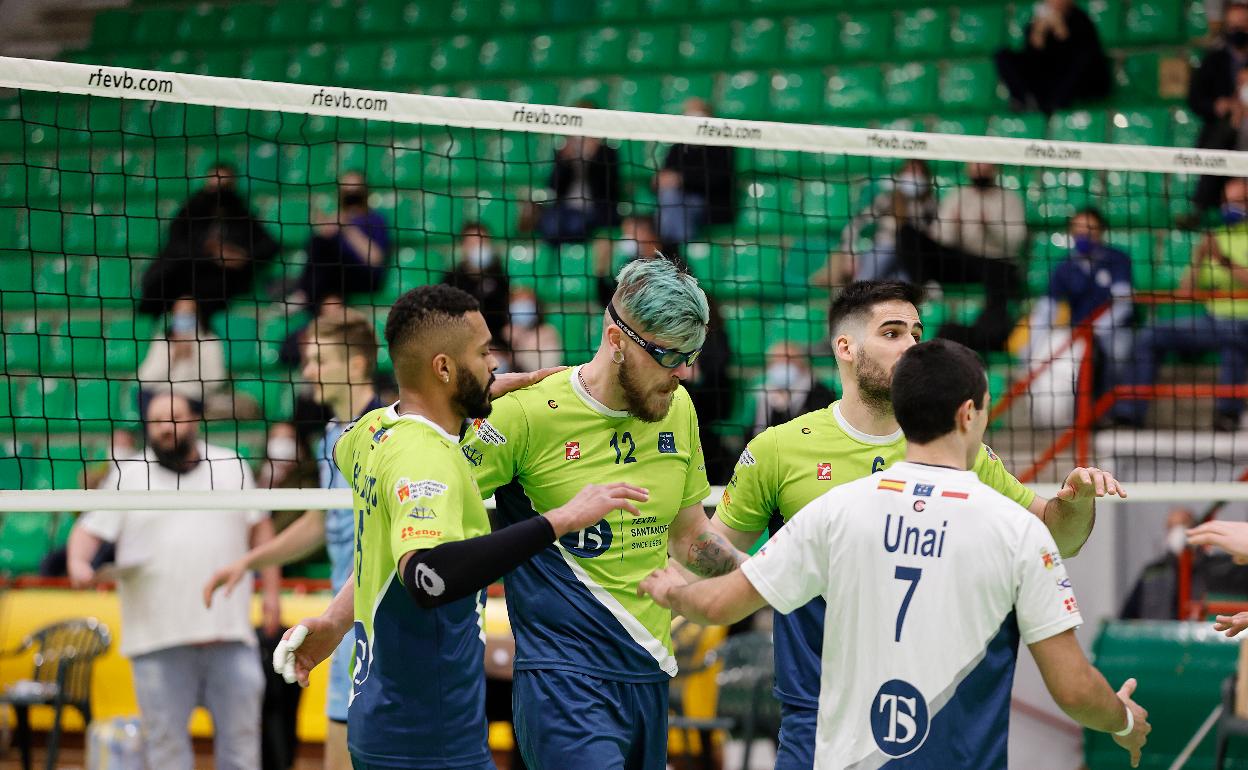 Los jugadores del Textil, en el partido ante el Ibiza en Cabezón