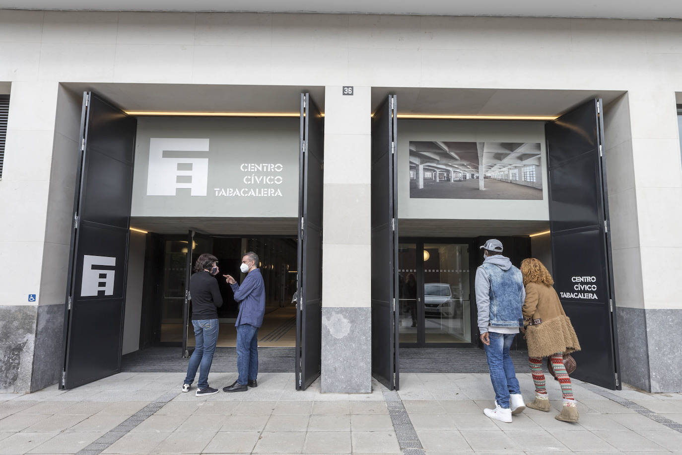 El centro cívico Castilla-Hermida abre sus puertas y estrena su jardín vertical.