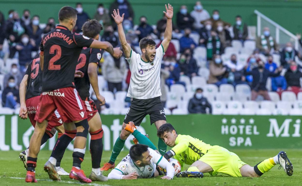 El último partido disputado con público en los Campos de Sport fue ante la Real Sociedad B.