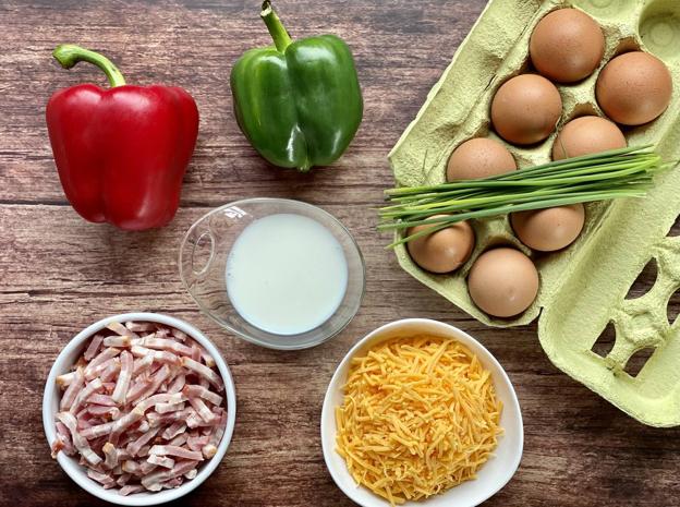 Ingredientes para los pimientos rellenos de tortilla.