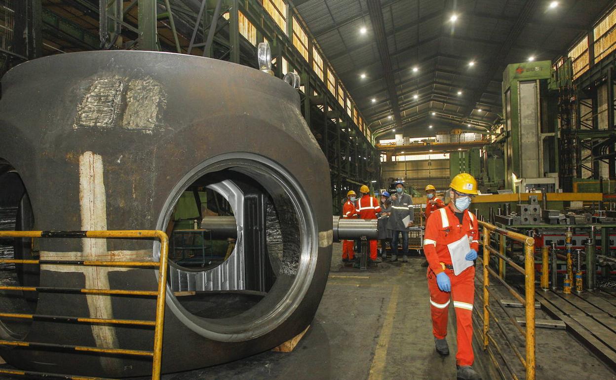 Interior de la fábrica de Forgings & Castings en Reinosa, tras la venta de Sidenor a NFL, el pasado junio.