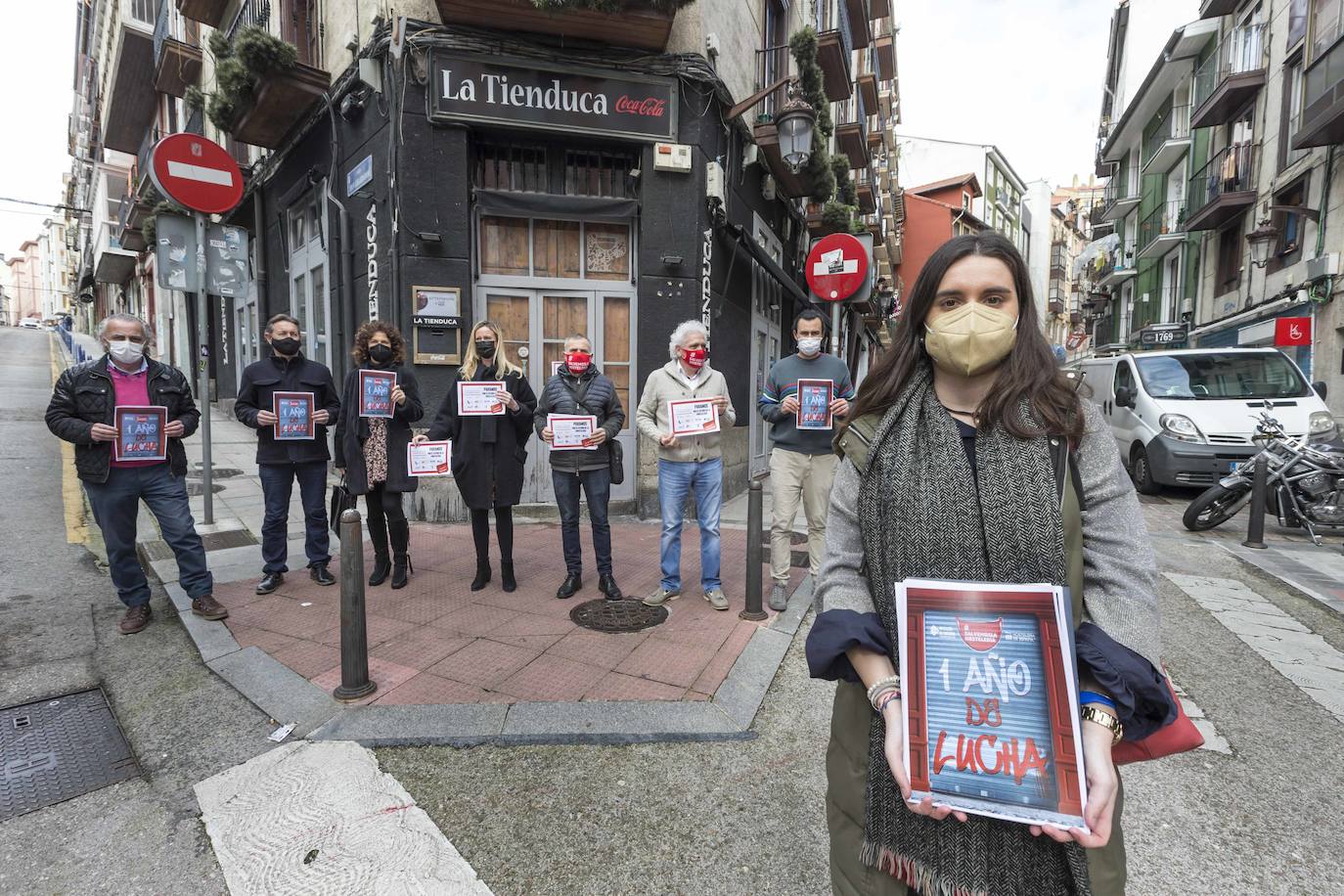Acto simbólico de los hosteleros celebrado en la calle del Río de la Pila
