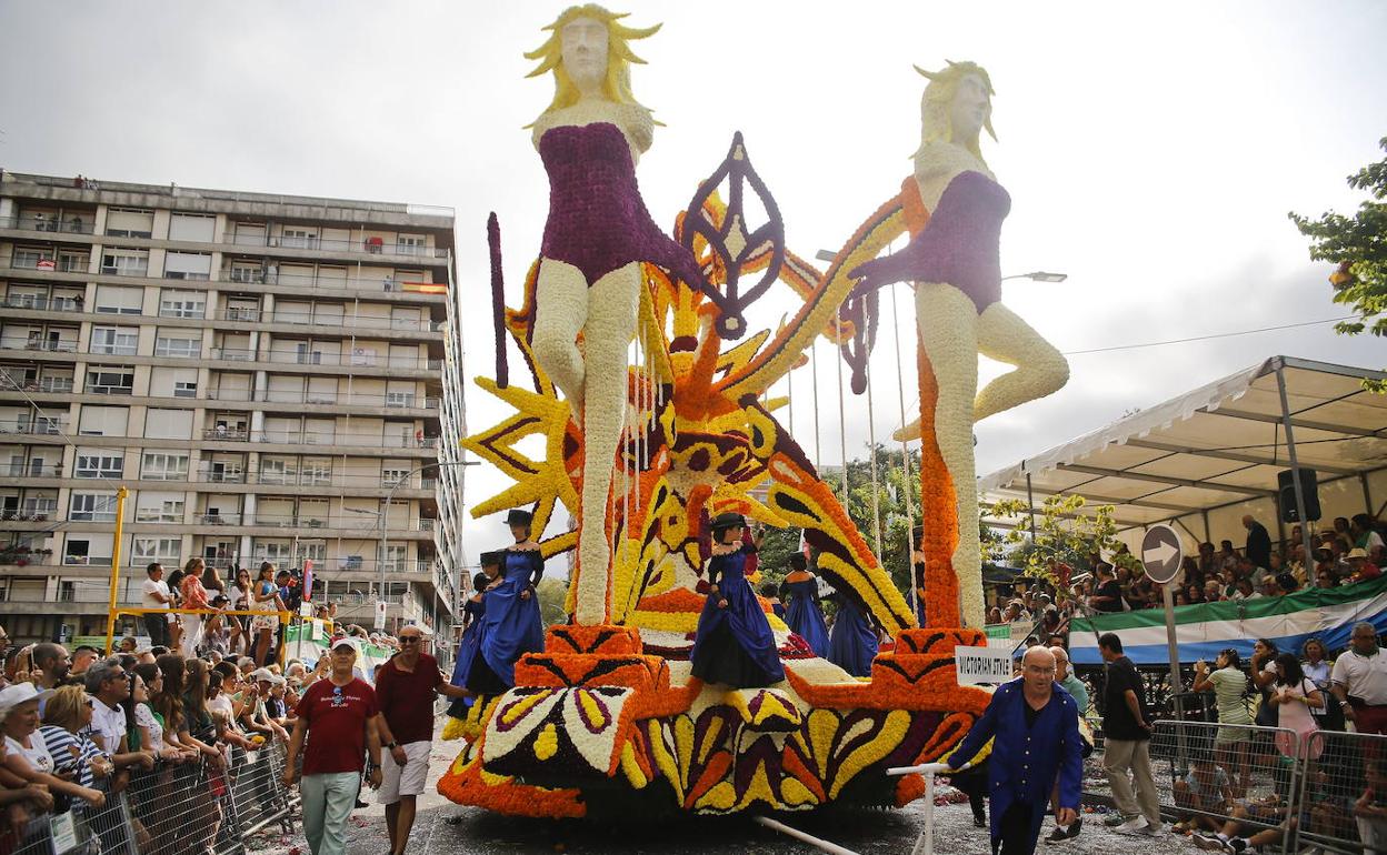 Imagen de la Batalla de las Flores de 2019, la última en celebrarse.