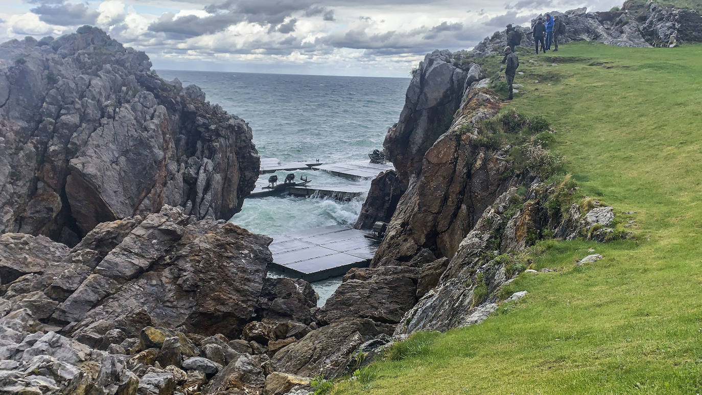 Daños en al menos tres embarcaciones y en la infraestructura que el Ejército construía durante sus maniobras en Castro Urdiales