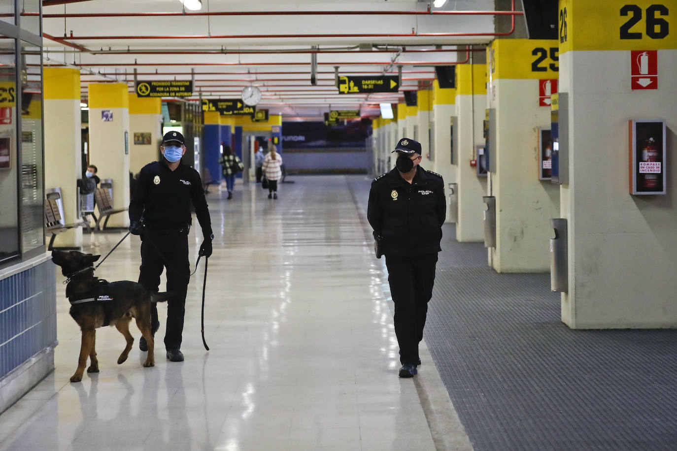 Controles de la Guardia Civil y la Policía Nacional para hacer cumplir el cierre perimetral de Cantabria.