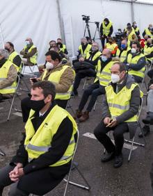 Imagen secundaria 2 - Revilla repite que el proyecto de La Pasiega saldrá adelante «sí o sí» en el acto de llegada al Puerto del coche 8 millones