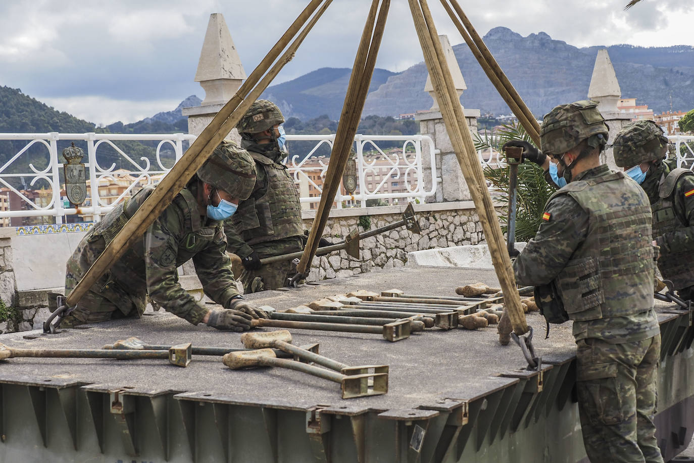 El Regimiento de Pontoneros Número 12 del Ejército de Tierra, de maniobras en Castro Urdiales