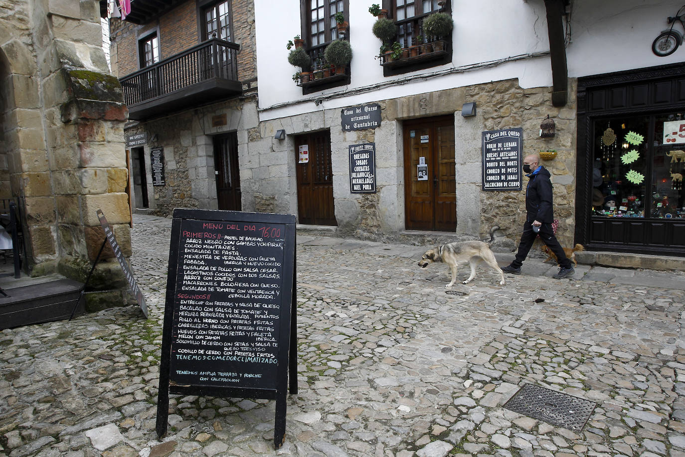 El cierre perimetral y el mal tiempo arruinan un puente de San José sin turistas.