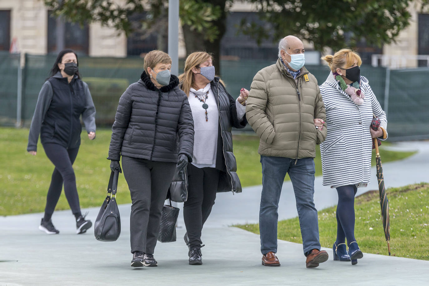 El cierre perimetral y el mal tiempo arruinan un puente de San José sin turistas.