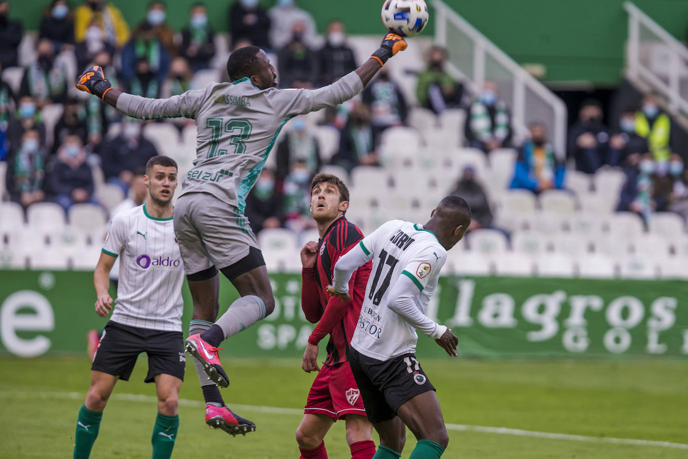 El Racing empata a cero ante el Arenas y dice adiós al ascenso a Segunda