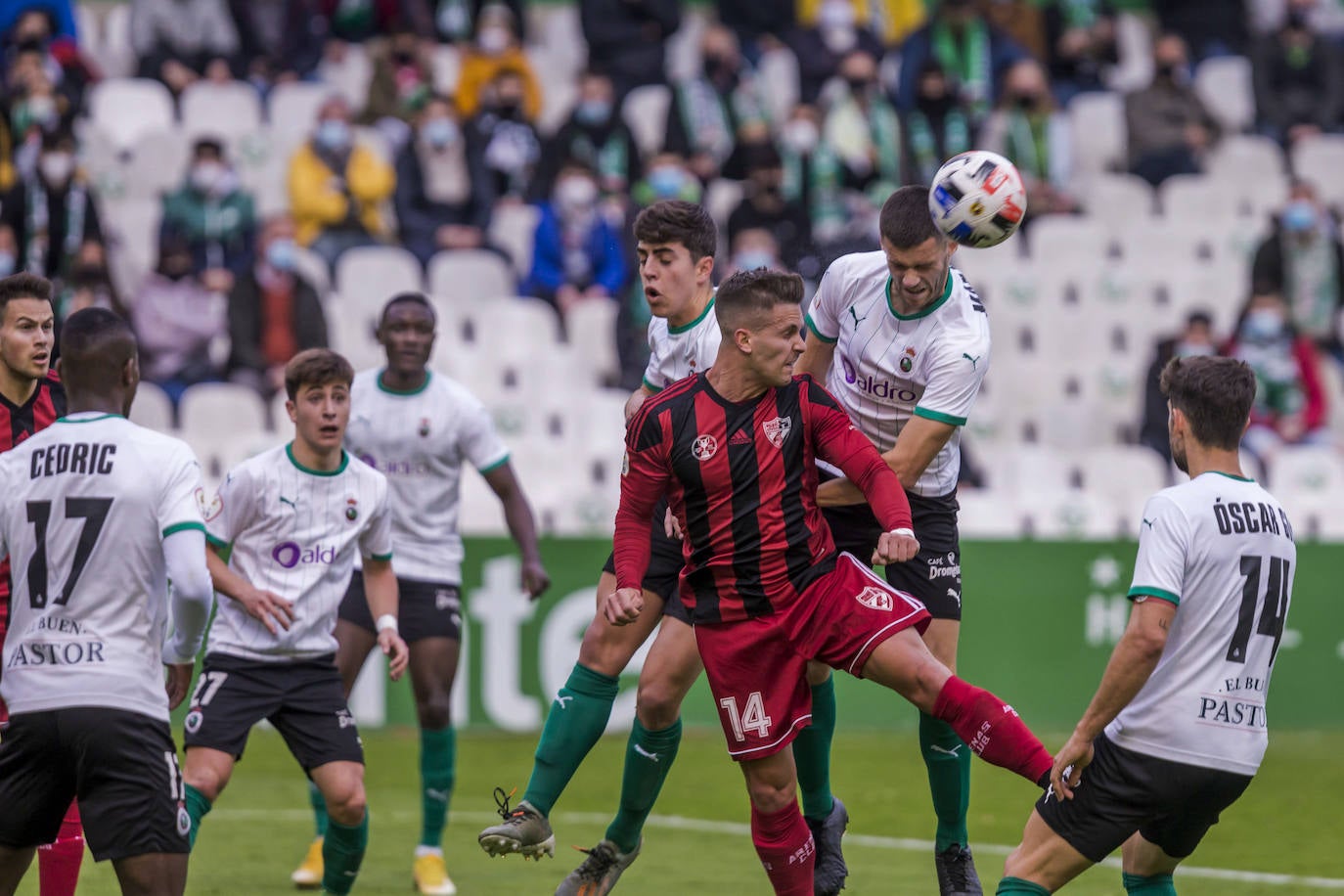 El Racing empata a cero ante el Arenas y dice adiós al ascenso a Segunda