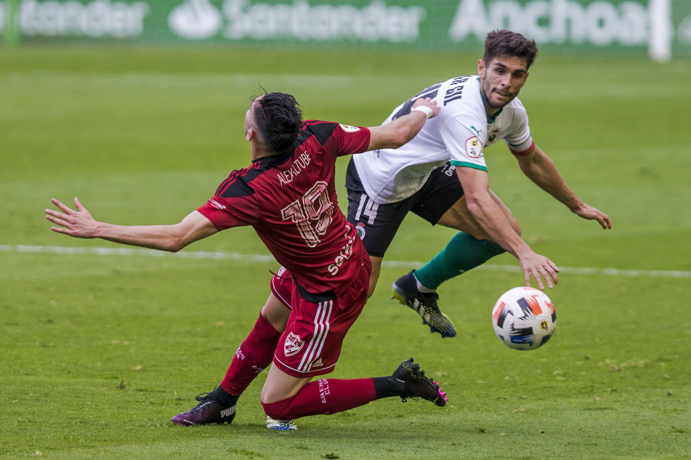 El Racing empata a cero ante el Arenas y dice adiós al ascenso a Segunda