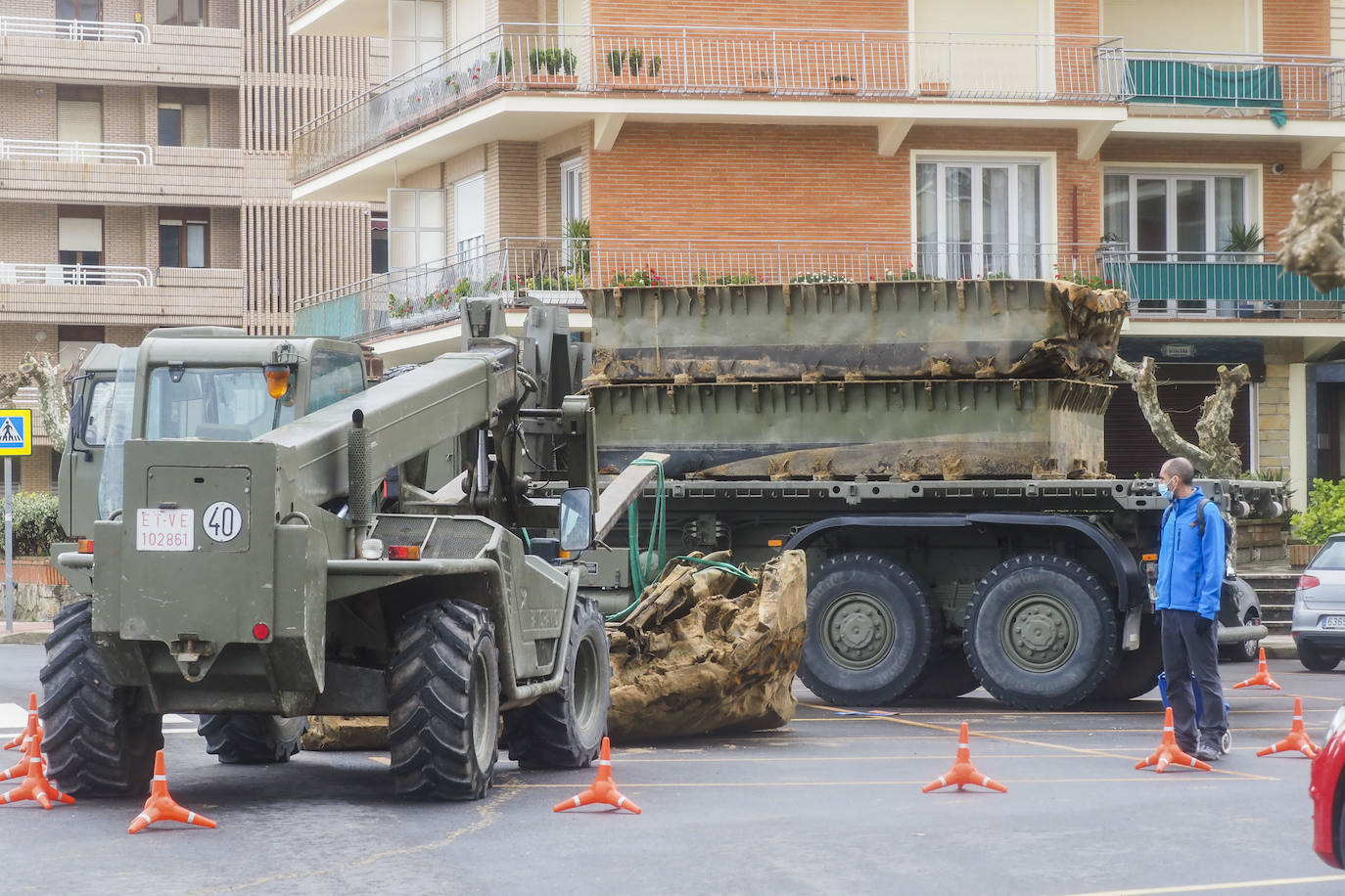 El Ejército de Tierra estudia cómo retirar las piezas del puerto flotante que aún están en la costa de Cotolino y el cargadero de Dícido 