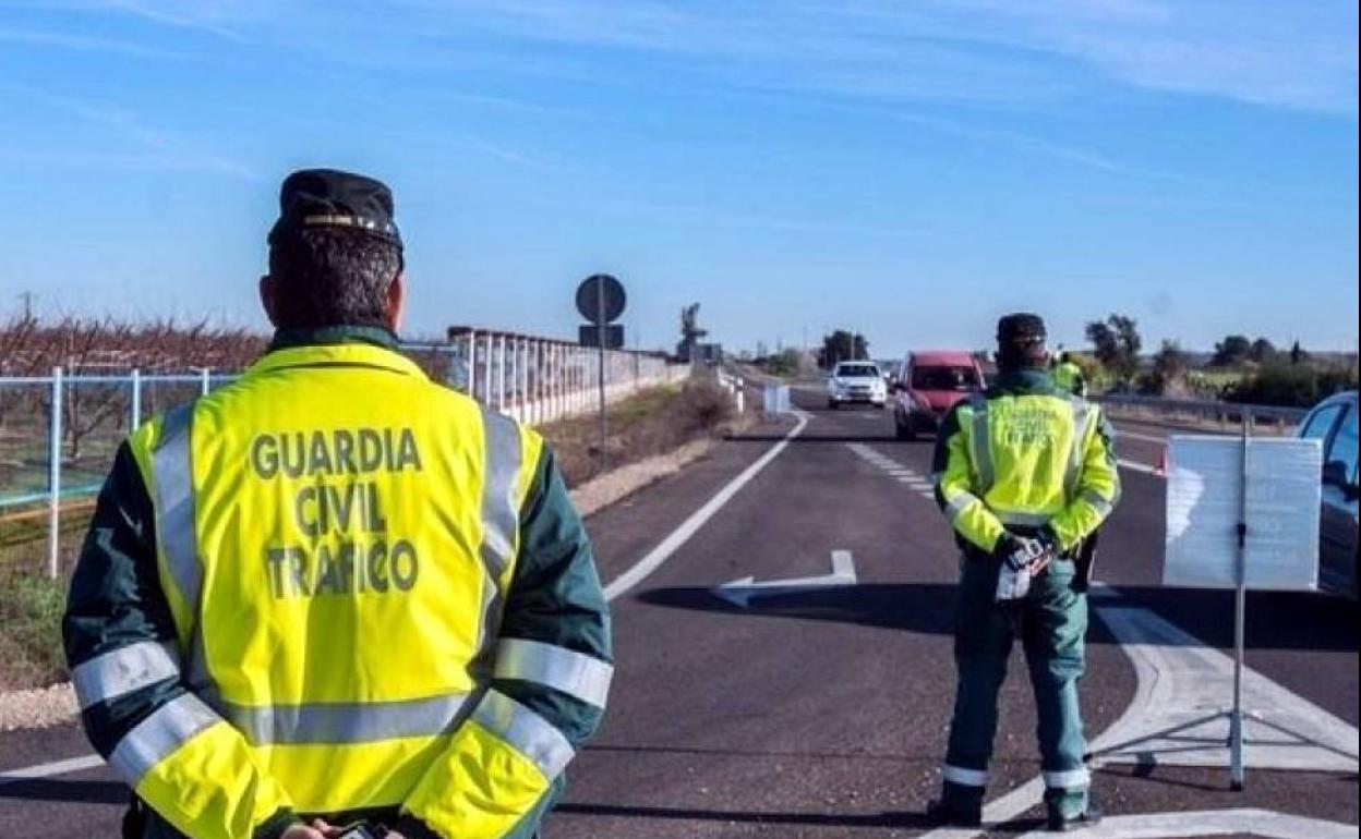 Un vecino de Polanco se encierra en su casa para evitar que la Guardia Civil le multe por conducir sin carné