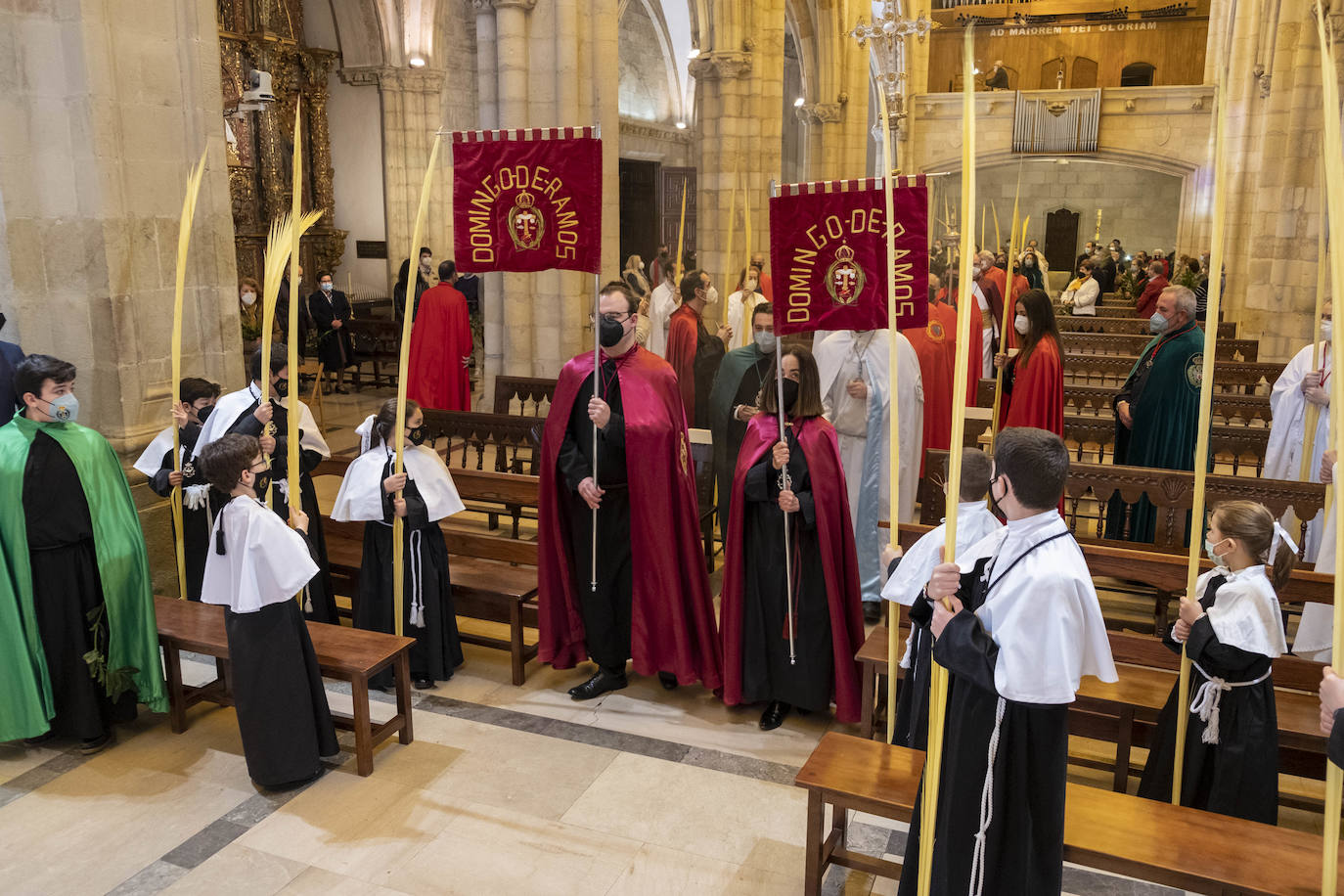 Fotos: Domingo de Ramos en Santander y Torrelavega