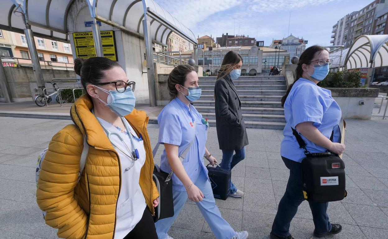 Uno de los equipos de vacunación que hace la campaña con personas dependientes a domicilio.