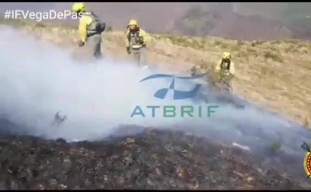 La surada extiende los incendios forestales por los Valles Pasiegos