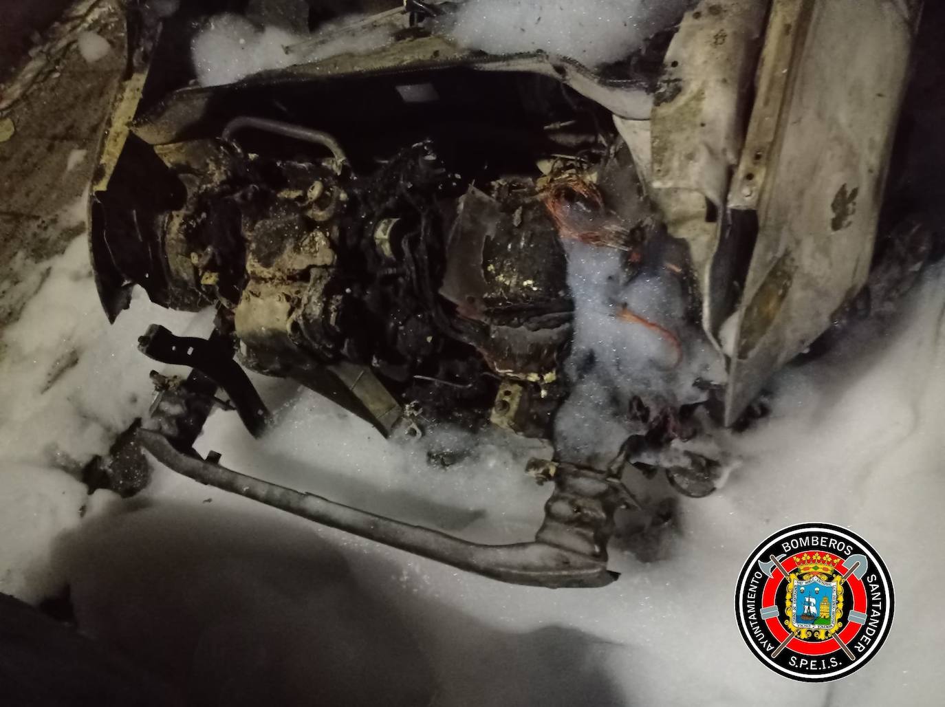 Fotos: Arden dos coches en la calle Alta