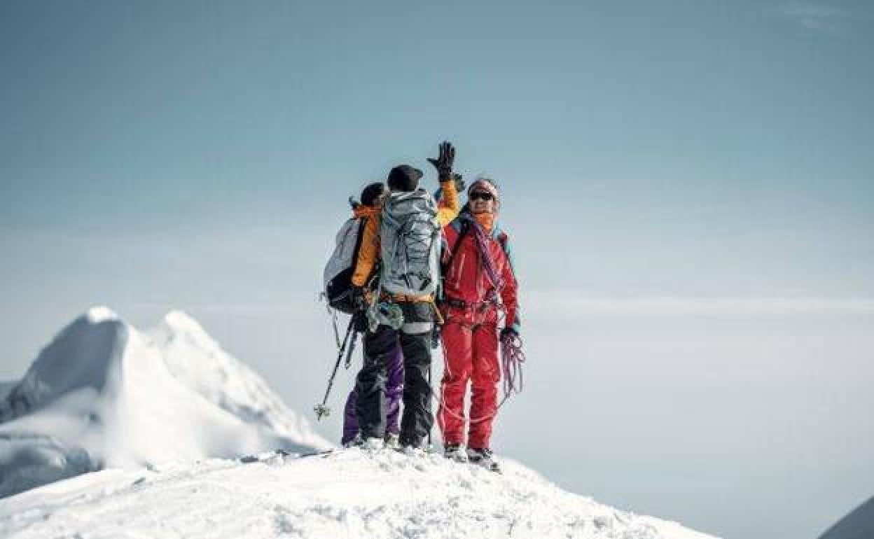 Suiza lanza un reto a las mujeres alpinistas del mundo para escalar los picos más altos de los Alpes