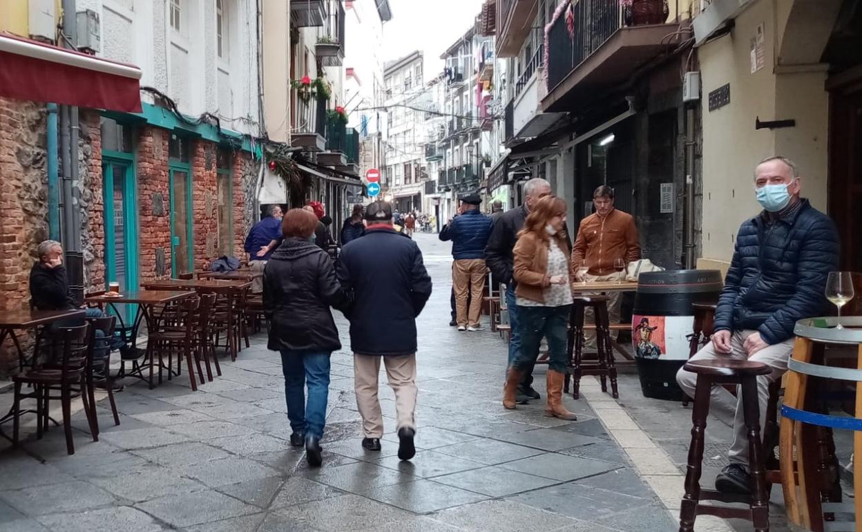 La céntrica calle de La Rúa, en Castro Urdiales.