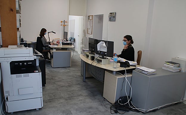 Imagen principal - La Casa Consistorial de Marina de Cudeyo entra en el siglo XXI