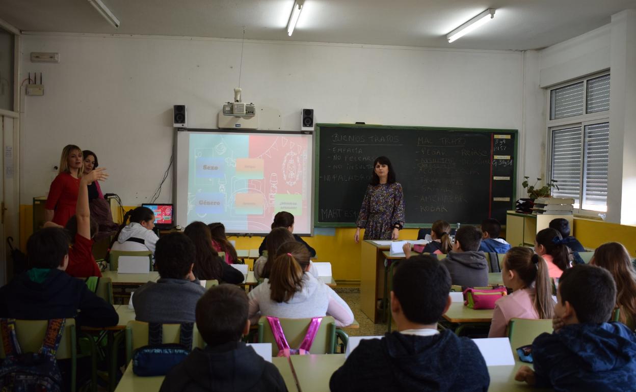 Imagen de archivo de escolares de Piélagos, durante uno de los talleres sobre igualdad y prevención de la violencia desarrollados en el municipio.