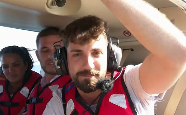 El santanderino Alejandro Albalá cumple «su sueño» y se lanza del helicóptero de 'Supervivientes'