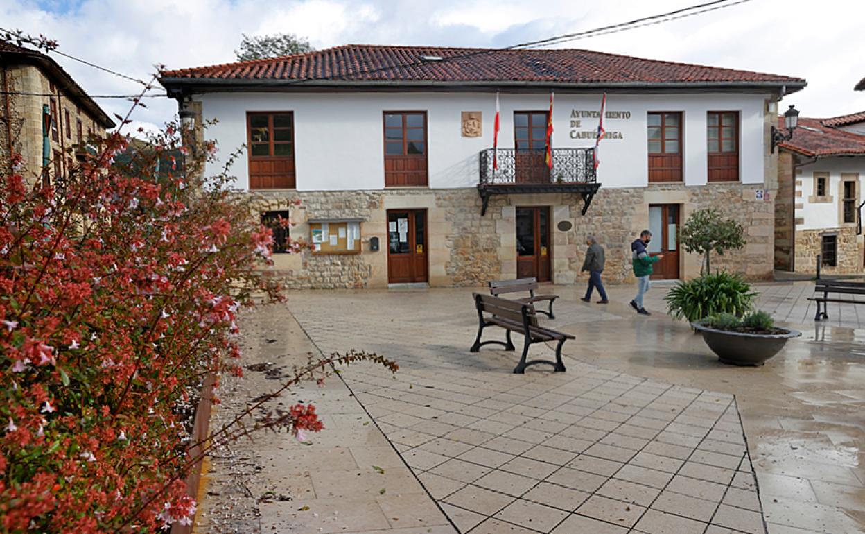 Plaza del Ayuntamiento en Renedo de Cabuérniga. 