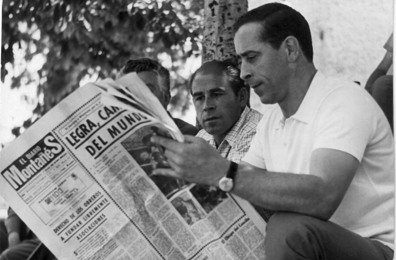 Año 1968. Mateo Grijuela y Angel Revuelta en la bolera 'Miera' de Peñacastillo.