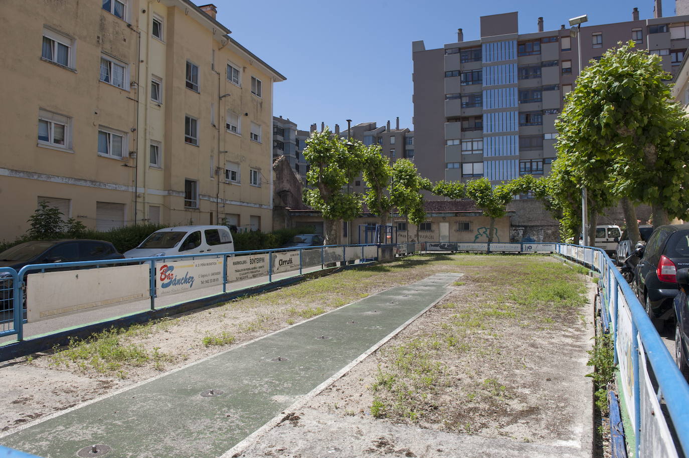 24/05/2017. Antigua bolera de 'Porrúa' ahora abandonada.