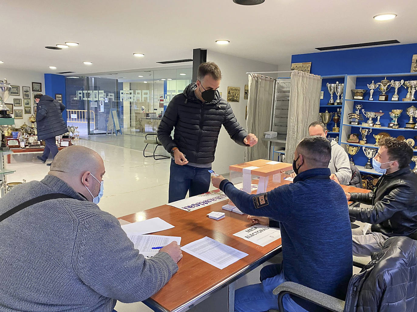 El proceso de votación arrancó en la mañana y se cerró a las ocho de la tarde dentro de un estricto protocolo de seguridad