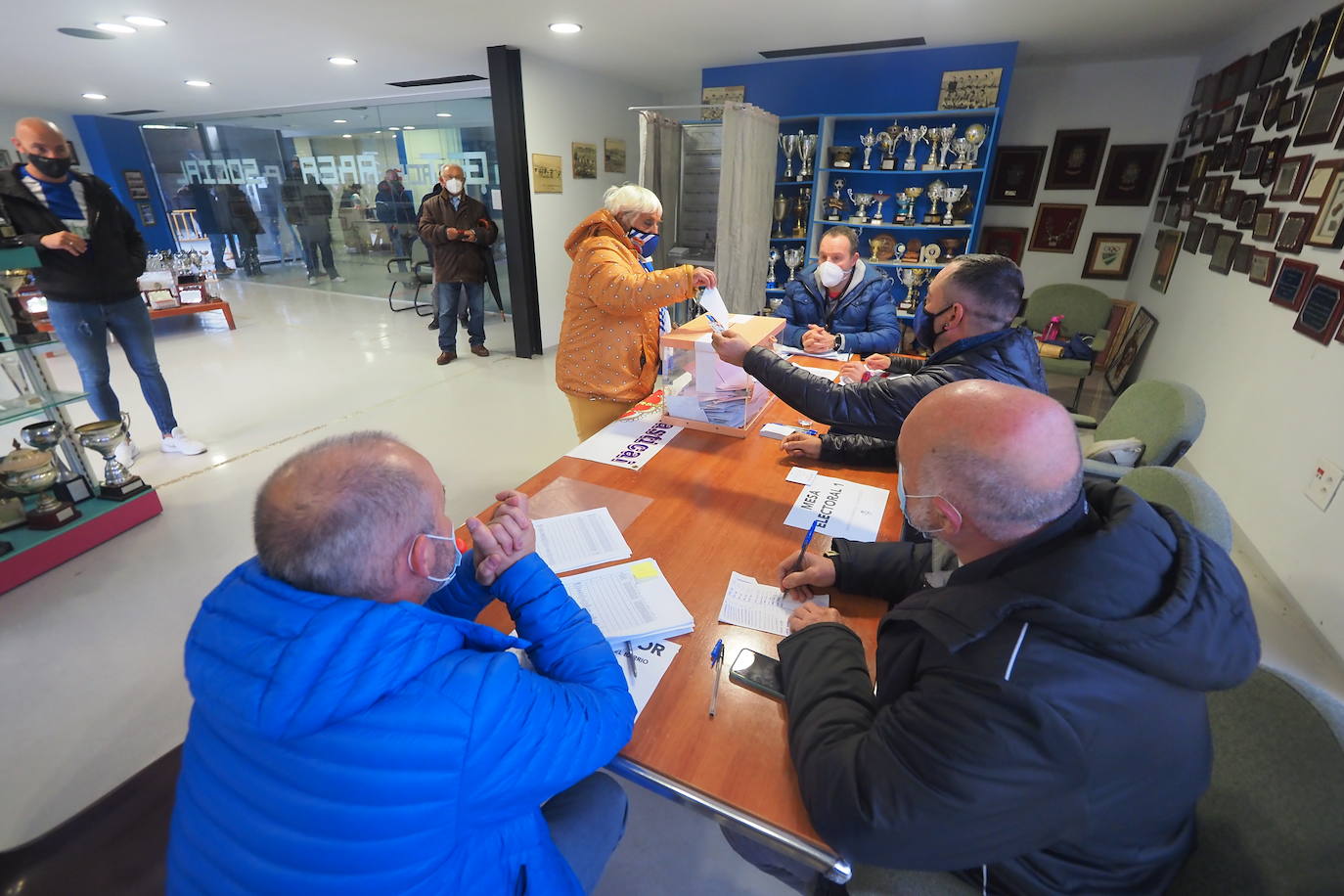 El proceso de votación arrancó en la mañana y se cerró a las ocho de la tarde dentro de un estricto protocolo de seguridad