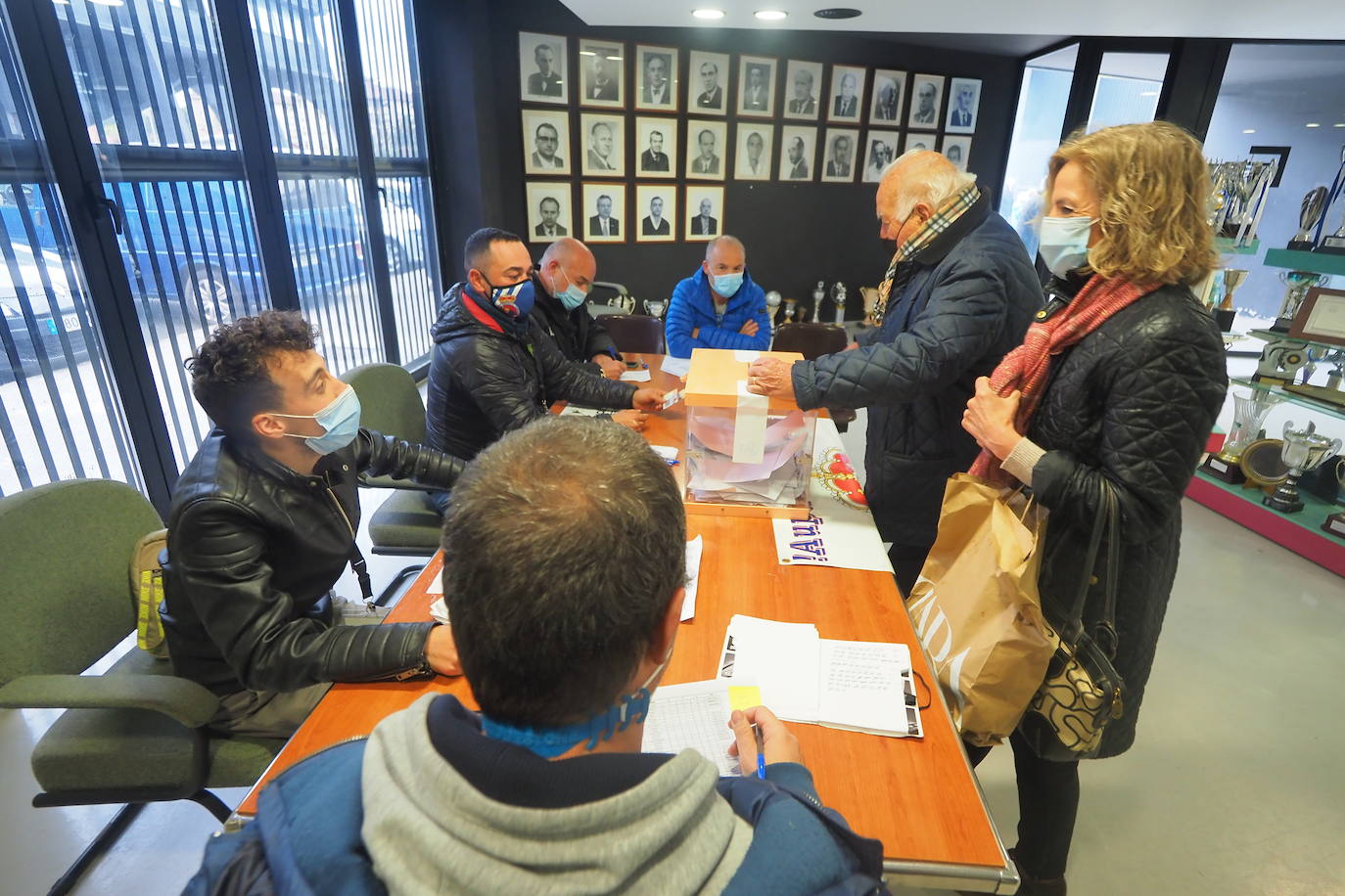 El proceso de votación arrancó en la mañana y se cerró a las ocho de la tarde dentro de un estricto protocolo de seguridad