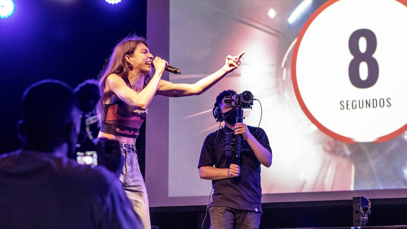 Este fin de semana se han celebrado en la capital cántabra algunas de las competiciones de 'freestyle' más importantes de nuestro país, en las que la única participante femenina Sara Socas ha logrado el hito de ascender a primera división